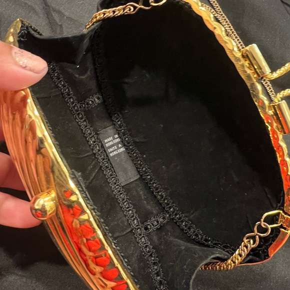 Shimmering Vintage-  Shell Clutch with Chain Strap - Picture 9 of 16